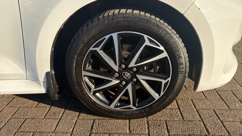 Toyota Yaris 1.5 Hybrid Design 5dr CVT Hybrid Hatchback